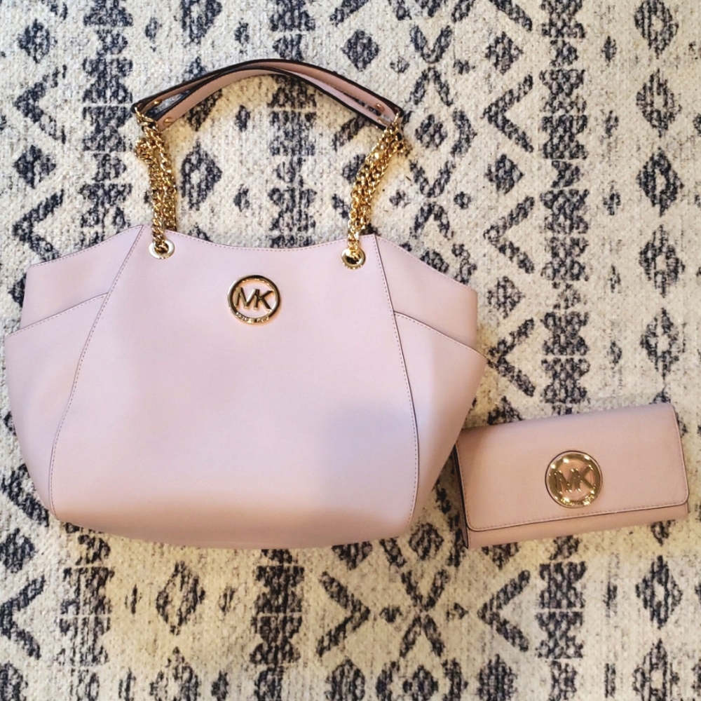 Michael Kors Jet Set Travel Chain Shoulder Bag Blossom Purse & Wallet